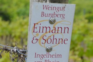 Weingut Burgberg Eimann & S&ouml;hne_Schild, &copy; Weingut Burgberg Eimann & S&ouml;hne