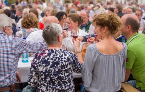 Alzeyer Winzerfest Terrasse2 &copy; Peter Muth