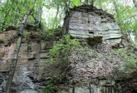 Wie der Stein bearbeitet wurde, kann man noch an vielen Stellen sehen