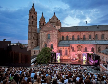 Der Wormser Dom dient bei den Nibelungenfestspielen als Kulisse und Bühnenbild zugleich