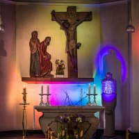 Altar Medienkirche Farbstimmung &copy; Christian Wellner