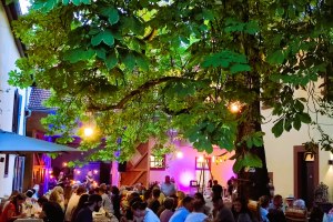 Einkehr im Hof, &copy; Heike Blass