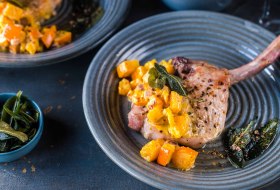 Iberico Koteletts mit K&uuml;rbisragout &copy; Foodistas