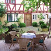 Innenhof mit Scheune © Galerie unterm Maulbeerbaum