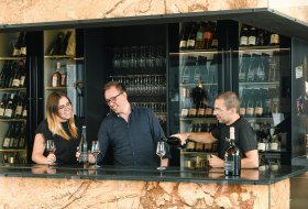 Weingut Braunewell Vinothek - Dana Sch&ouml;neberger, Christian Stelljes, Alexander Datz &copy; Carsten Costard