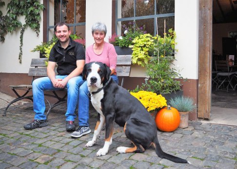 Sigrid Geil mit Sohn Sebastian und Hund Secco vom Römerhof in Monzernheim, © Heidrun Braun