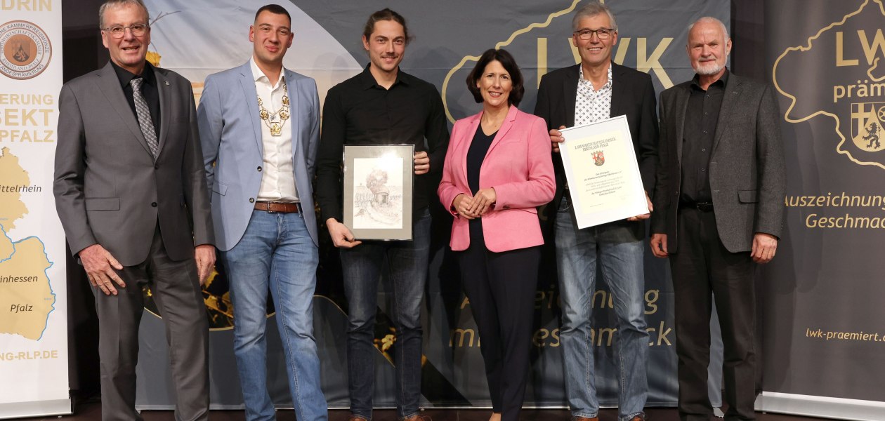 Ehrenpreis des Weinbauversuchsrings Rheinhessen e.V. an das Weingut Posthof Doll&G&ouml;th, Stadecken-Elsheim