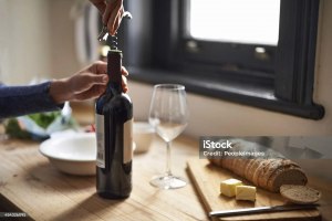 Wein und Bro, © ISTOCK Fotos