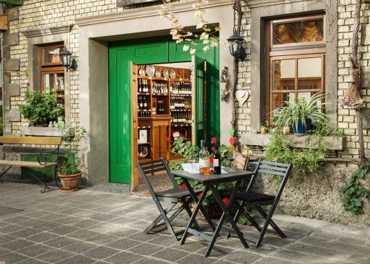 Vinothek Burghof Oswald &copy; Carsten Costard