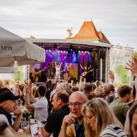 B&uuml;hne mit Publikum