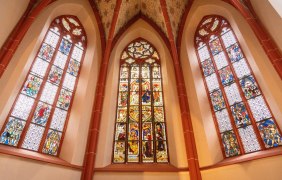 Fenster der Burgkirche Ingelheim &copy; Dominik Ketz/RHT GmbH