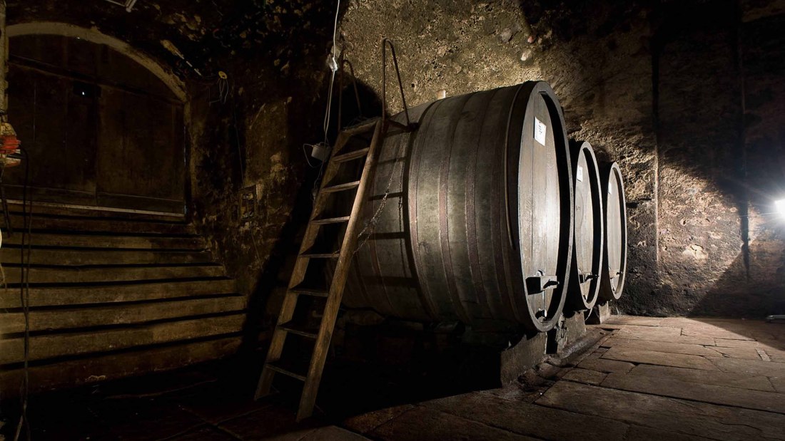 Weingut Heiligenblut_Weinkeller mit alten Holzfasser, &copy; Weingut Heiligenblut