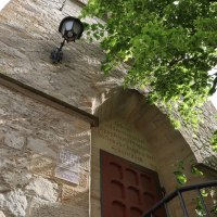 Eingang zur Ev. Kirche Friesenheim &copy; Tourismus Service Center der Verbandsgemeinde Rhein-Selz