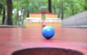 Minigolf im Hartenbergpark: Minigolfball © 1. Mainzer Minigolf Club_Bernd Szablikowski