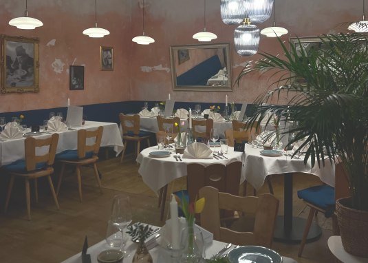 Francesca Restaurant Worm &copy; Igor Starin