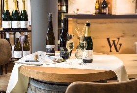 Weinzuhause Vinothek Detail &copy; Carsten Costard