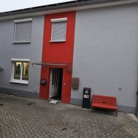 Hausansicht Eingang &copy; TI Ingelheim - Frau Albrecht