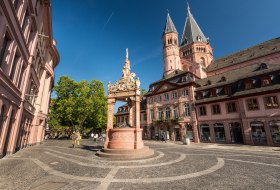 Domplein met uitzicht op de St.Martinuskathedraal in Mainz © © Dominik Ketz