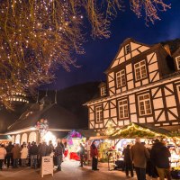 Weihnachtsmarkt  mit Kurmittelhaus