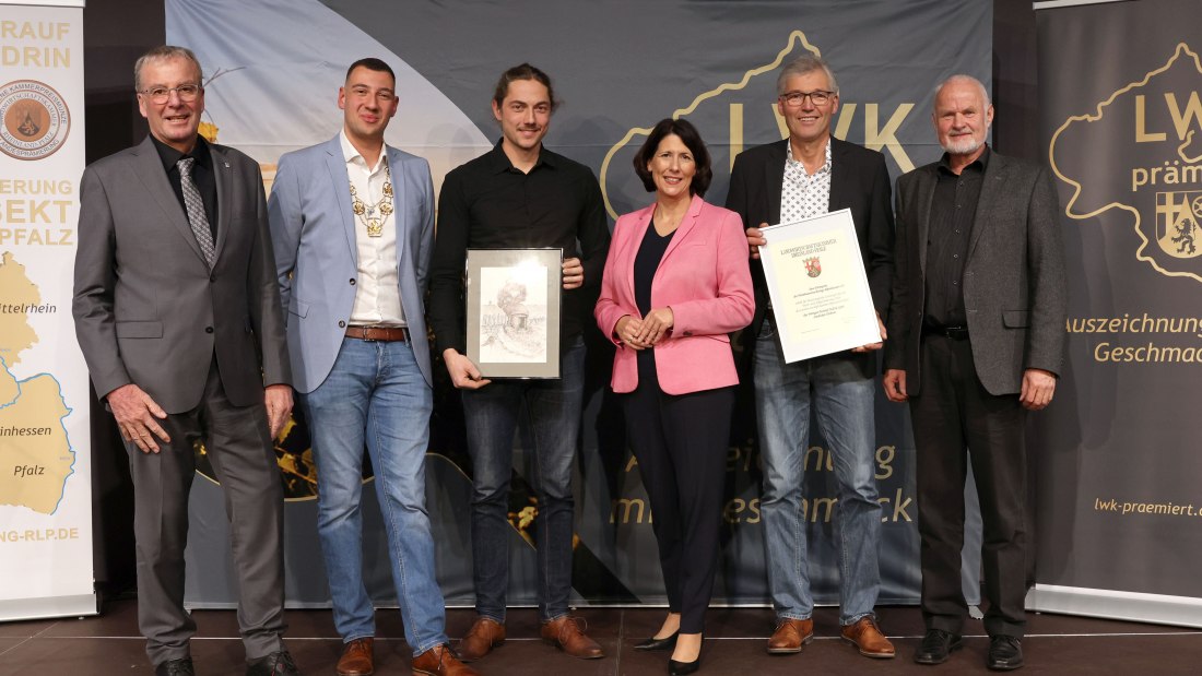 Ehrenpreis des Weinbauversuchsrings Rheinhessen e.V. an das Weingut Posthof Doll&G&ouml;th, Stadecken-Elsheim