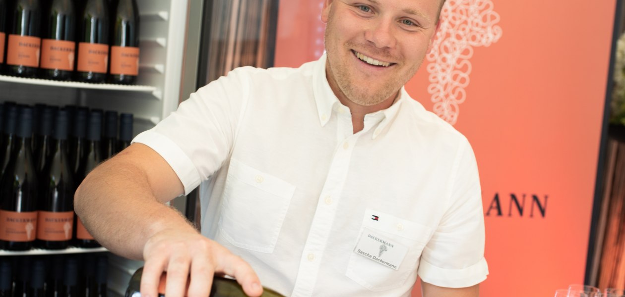 &copy; Weingut Dackermann