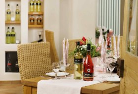 Vinothek &amp; Hofladen Weingut Merl Detail