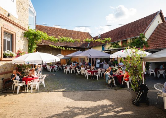 Weingut Karsten Belzer feiert &copy; Clemens Hess Fotografie