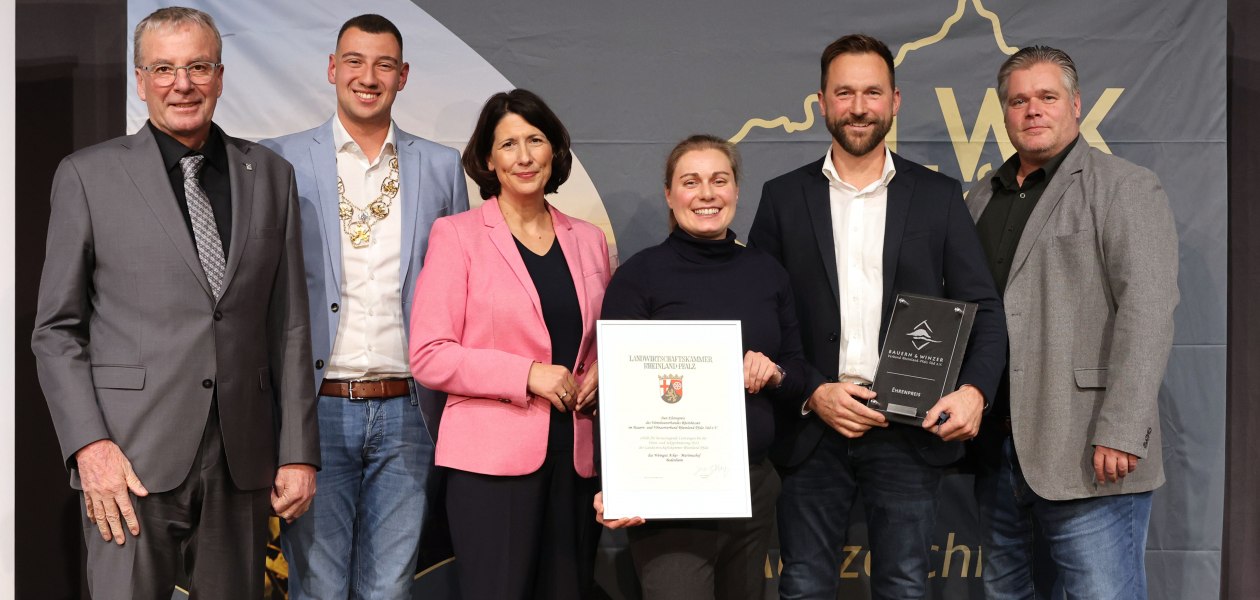 Ehrenpreis des Weinbauverbandes Rheinhessen im BWV RLP Sued e.V. an das Weingut Acker-Martinushof, Bodenheim, &copy; LWK RLP / Alexander Sell