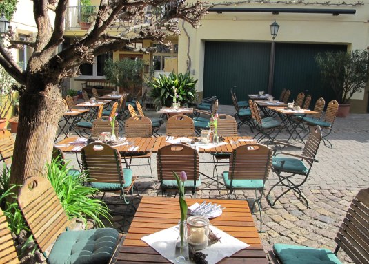 Innenhof Altes Weingut Moebus