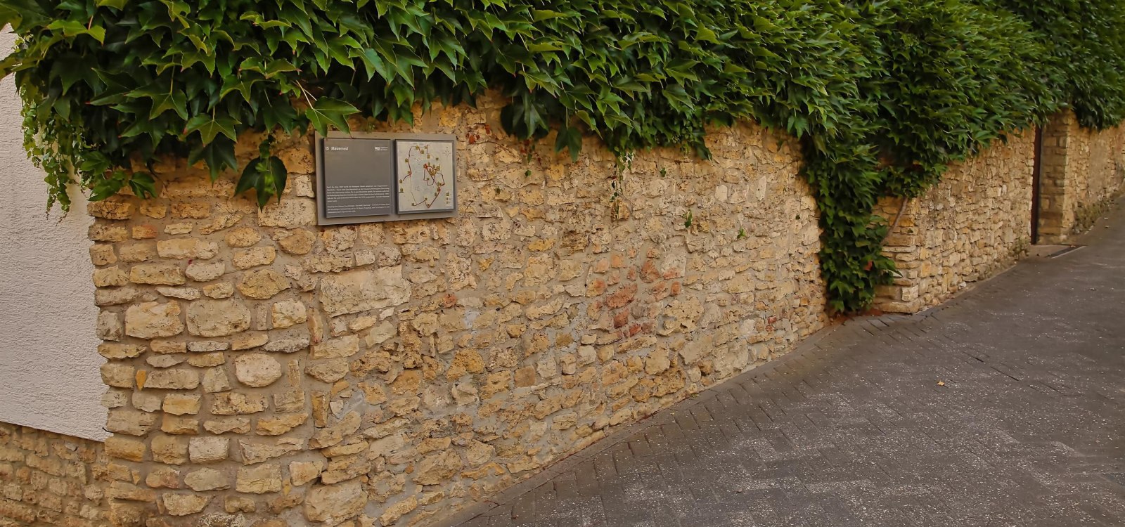 Mauerrest, &copy; Rainer Oppenheimer/Stadt Ingelheim