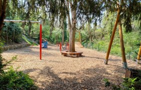 Waldspielplatz am Naturfreundehaus &copy; Naturfreunde Flonheim