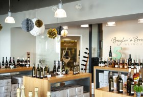 Vinothek Weinladen im Weinhotel Kaisergarten © Ullrich Knapp