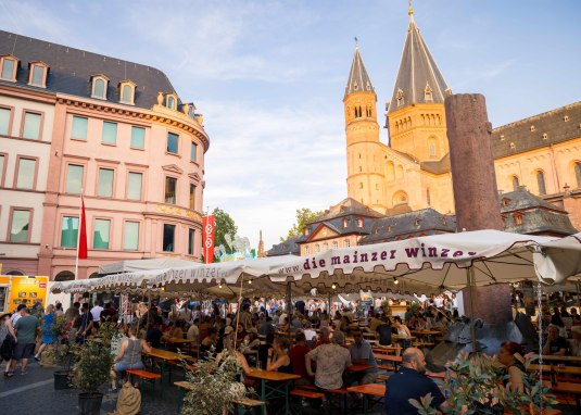 Weindorf auf dem Marktplatz &copy; Sven Hasselbach