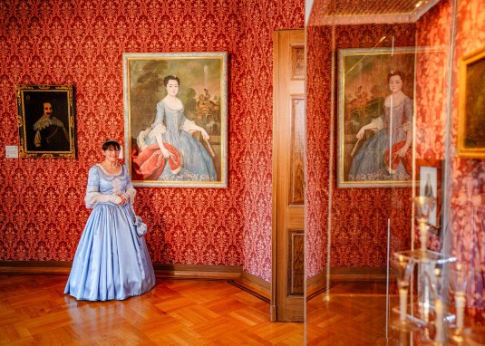 Bild Stadtführerin mit Amalie © Soonteam