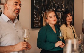 Weinprobe n den Elefantenh&ouml;fen