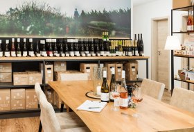Weinzuhause Vinothek Einblick &copy; Carsten Costard