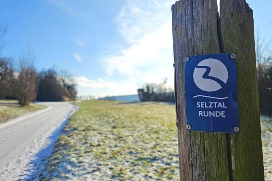 Wandersymbol am Wanderweg Selztal-Runde, &copy; CC BY 4.0 Silas Landeck