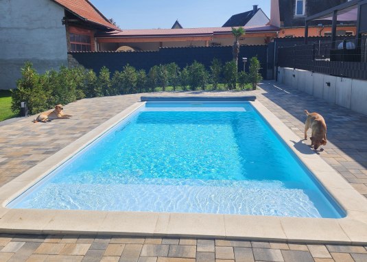 Pool &copy; C. Daniel