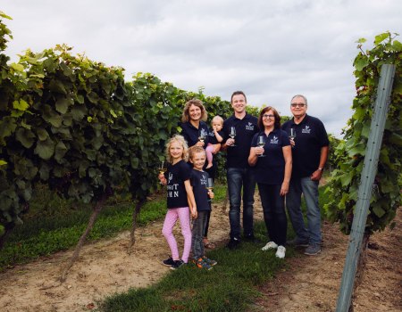Weingut Klaus und Stefan Hahn_Familie 2, &copy; Simone Bonnet