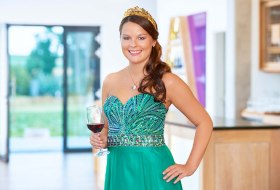 Laura Henrici autograph card