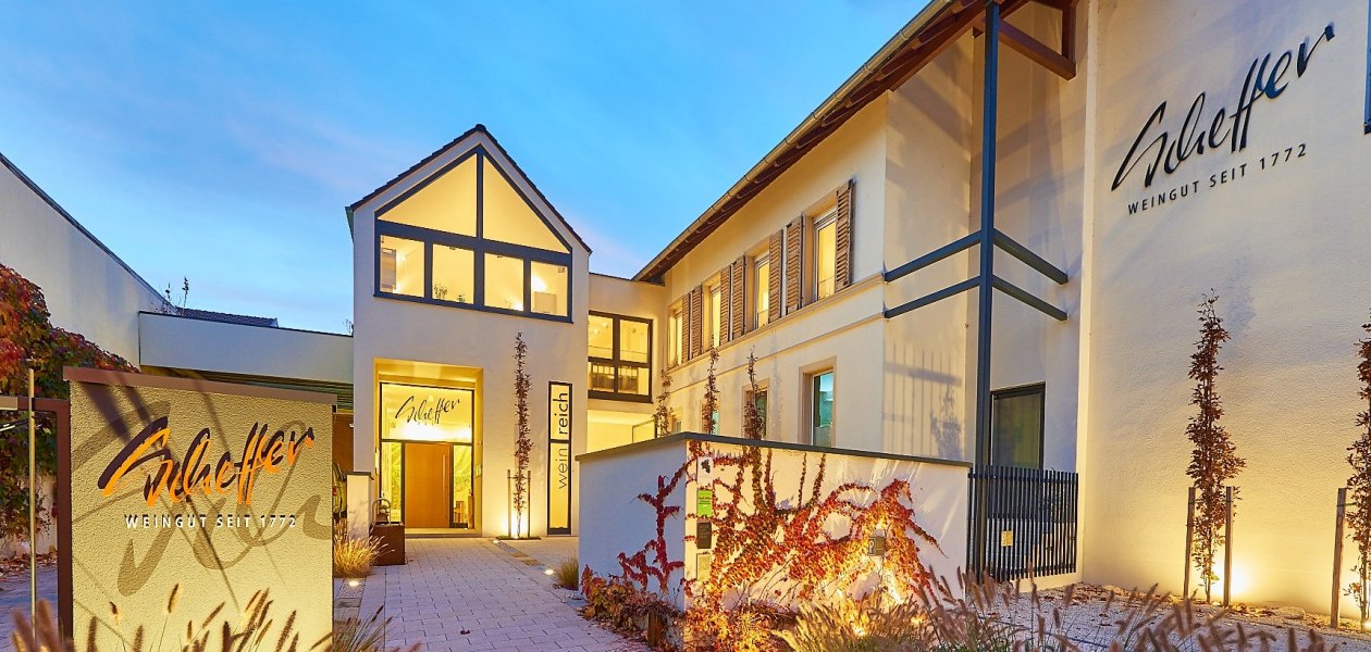 Weingut Scheffer_Weingut beleuchtet, © Weingut Scheffer