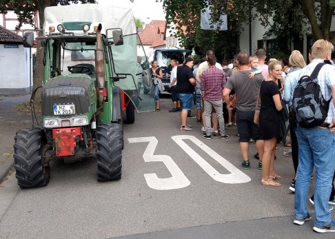 Mit dem Trecker zur Weinprobe in den Weinbergen, © Frank Hamm