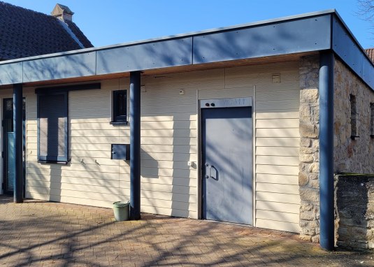&Ouml;ffentliche Toilette am Friedhof Ober-Ingelheim &copy; Stadt Ingelheim/uz