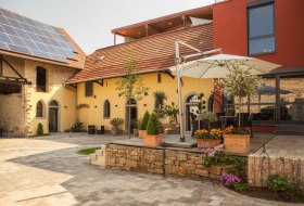 E-Bike und Pedelec-Station &copy; Weingut Chumbderhof; Familie Sch&ouml;nfeld