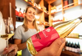 Vinothek Weingut Wedekind &copy; Dominik Ketz