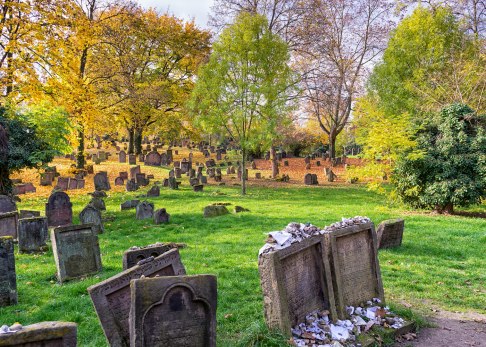 Der jüdische Friedhof in Worms im Herbst, © Karl-Georg Müller