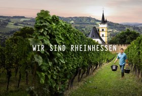 Kristian Dautermann vor der Burgkirche