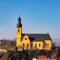 Blick auf Pfarrkirche  St. Gereon Nackenheim