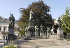 worms-lutherdenkmal-c-uwe-feuerbach_uwe4809-klein_1 © Uwe Feuerbach