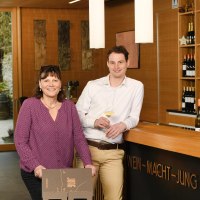 Weingtu Jung Helga und Johannes Jung &copy; Carsten Costard